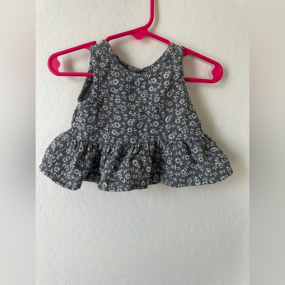 Quincy Mae Charcoal top with Ivory Floral